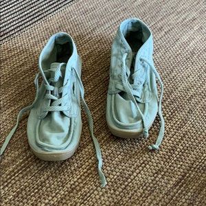 NEW NEVER WORN pale green Sanuks